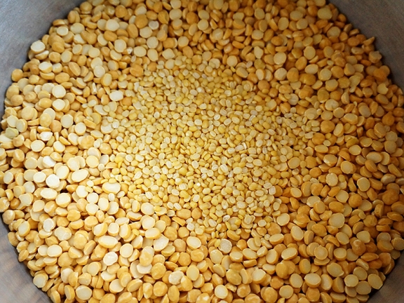 Chholar/Chana dal with a handful of moog/moong dal in the center.