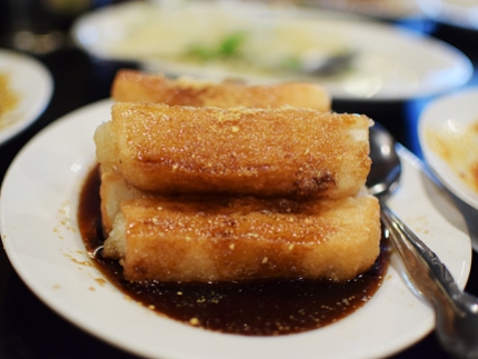 From the Szechuan Snacks section of the menu, this is best gotten as dessert. The rice cakes are crisp on the surface and chewy below; they're sprinkled with powdered bean and sit in a somewhat cloying brown sugar/molasses syrup. I like it, but I'm Bengali.
