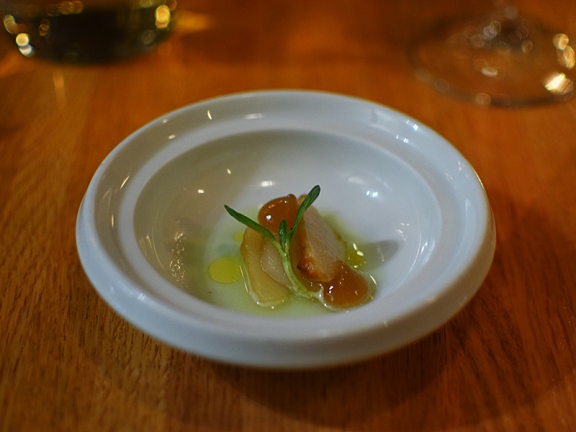Piccolo: Smoked scallop with onion puree and fennel juice