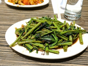 But this dish of water spinach sauteed with fermented shrimp paste is rather good indeed. It's important to eat your greens, but this has not always been available on our visits.