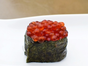 Sushi Nozomi 2, Ikura, side view