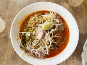 On's Kitchen, Khao Soi, topped
