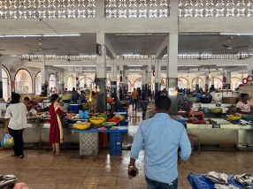 Margao Fish Market, Entering the market